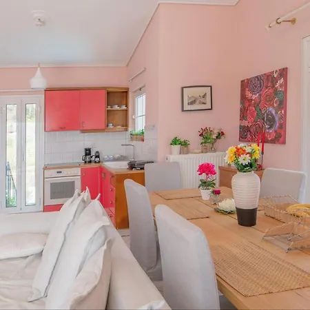 Top Floor Suite, Flat & Studio With Shared Infinity Pool *