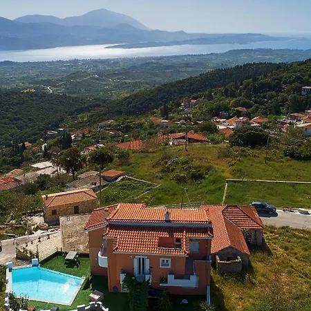 Top Floor Suite, Flat & Studio With Shared Infinity Pool Appartamento