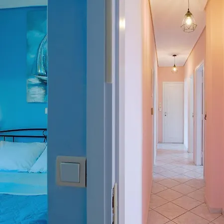 Top Floor Suite, Flat & Studio With Shared Infinity Pool Kaminarata