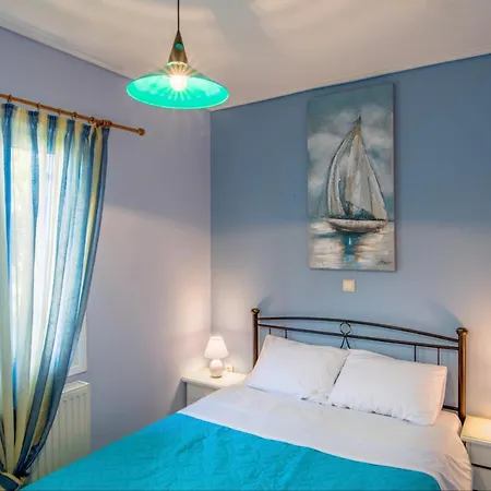Apartmán Top Floor Suite, Flat & Studio With Shared Infinity Pool Kaminarata