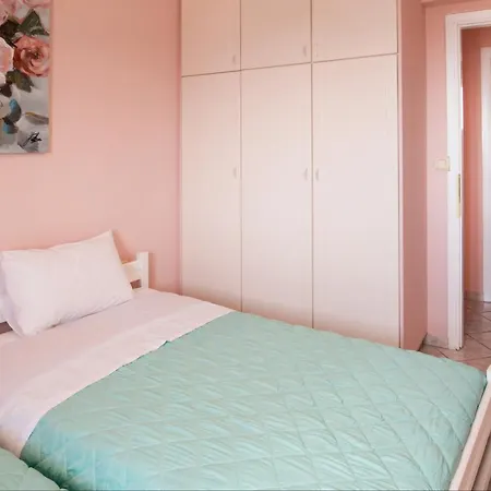 Top Floor Suite, Flat & Studio With Shared Infinity Pool Kaminarata