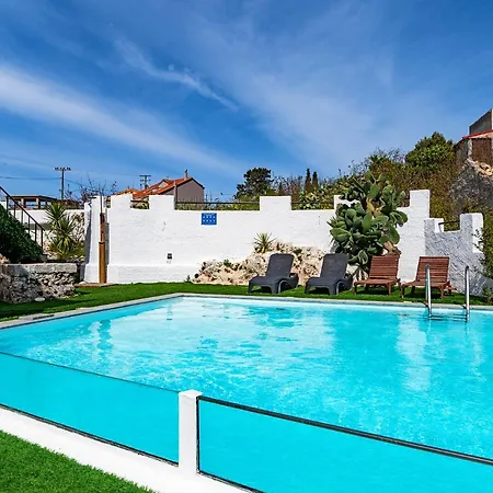 Top Floor Suite, Flat & Studio With Shared Infinity Pool Apartmán Kaminarata