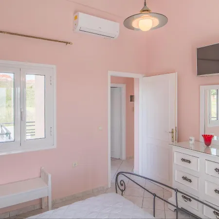 Διαμέρισμα Top Floor Suite, Flat & Studio With Shared Infinity Pool *