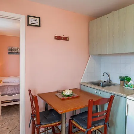 Top Floor Suite, Flat & Studio With Shared Infinity Pool Διαμέρισμα Kaminarata