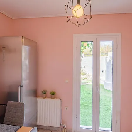 Διαμέρισμα Top Floor Suite, Flat & Studio With Shared Infinity Pool
