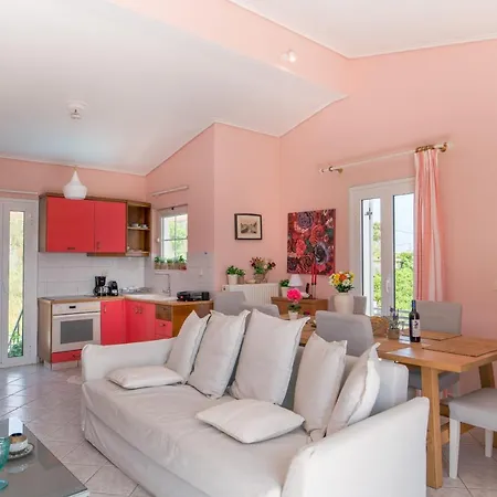 Top Floor Suite, Flat & Studio With Shared Infinity Pool *