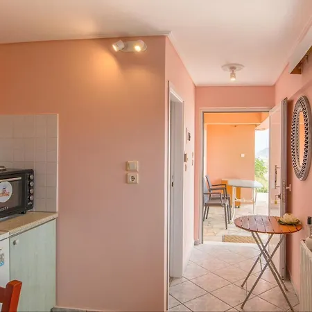 Διαμέρισμα Top Floor Suite, Flat & Studio With Shared Infinity Pool *